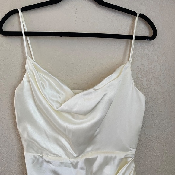 House of CB Reva Dress in Ivory satin size Medium NWOT white midi - Picture 6 of 17